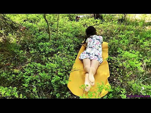 ❤️ Stranger on Tinder Masturbates My Pussy and Fucks Passionately in the woods (En främling på Tinder onanerar min fitta och knullar passionerat i skogen) Anal porr at us ❌️
