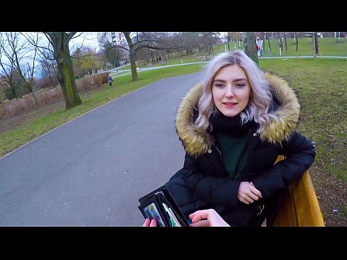 ❤️ Sväljer en främlings het sperma för pengar - avsugning i parken av Eva Elfie Anal porr at us ❌️
